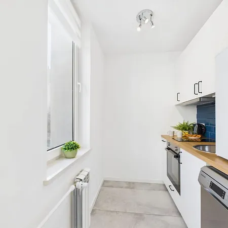 Comfortable Close To Metro Station By Renters Apartman *