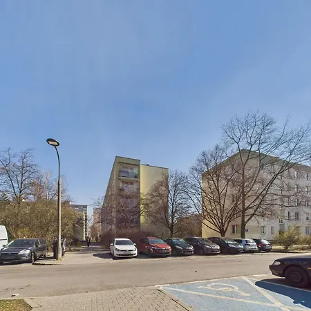 Comfortable Close To Metro Station By Renters Daire Varşova