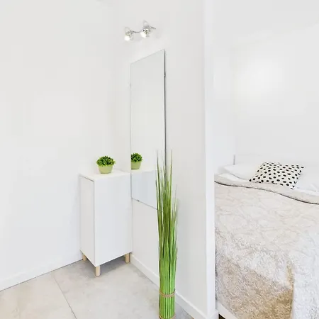 Comfortable Close To Metro Station By Renters Appartement *